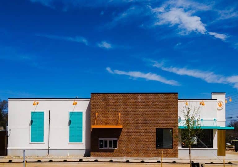 Absolute NNN vs. Modified Gross Lease: What Every Net Lease Investor Needs to Know in 2026